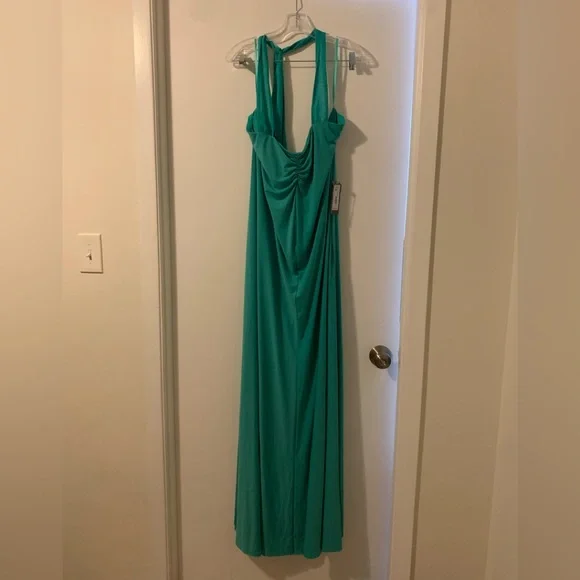 green emerald velvet dress La Donna Dress main image 0